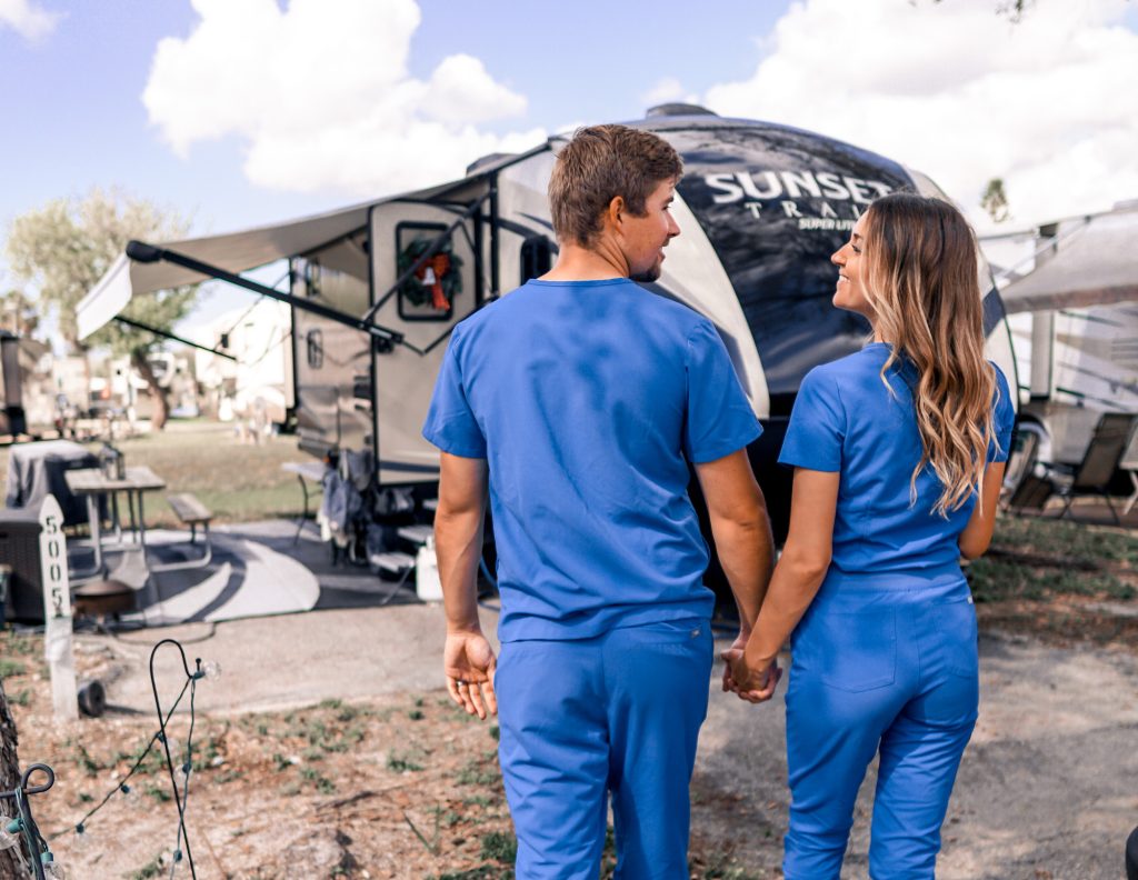 travel nurses holding hands.