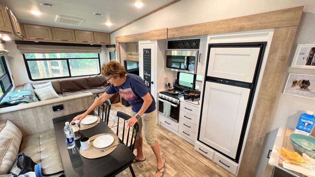 Large Living Space in Fifth Wheel RV
