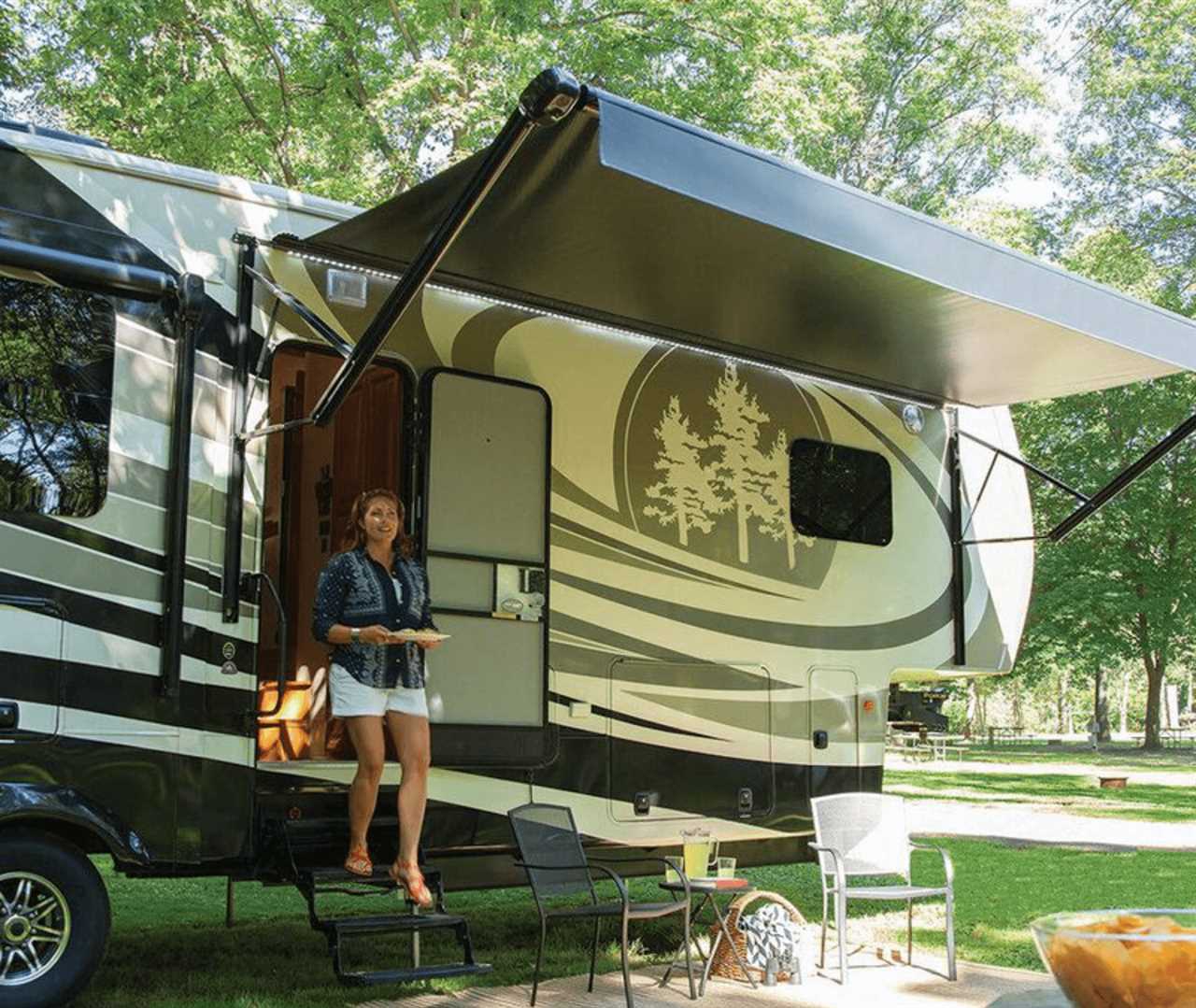 power-how-to-extend-rv-awnings-08-2022 