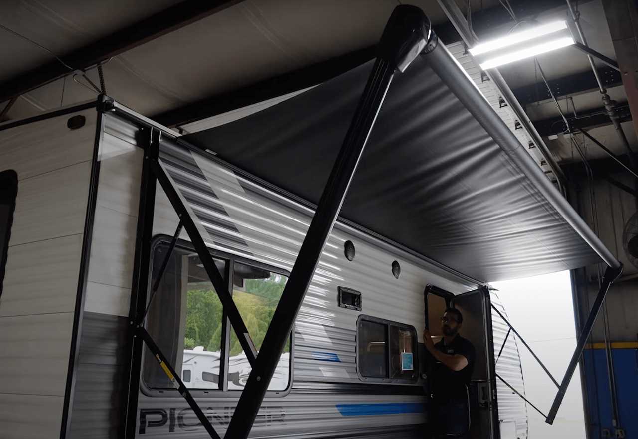 extend-power-how-to-extend-rv-awnings-08-2022 