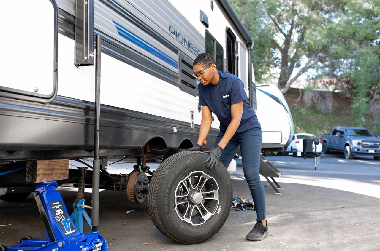 change-trailer-tire-rv-tires-and-trailer-tires-08-2022 