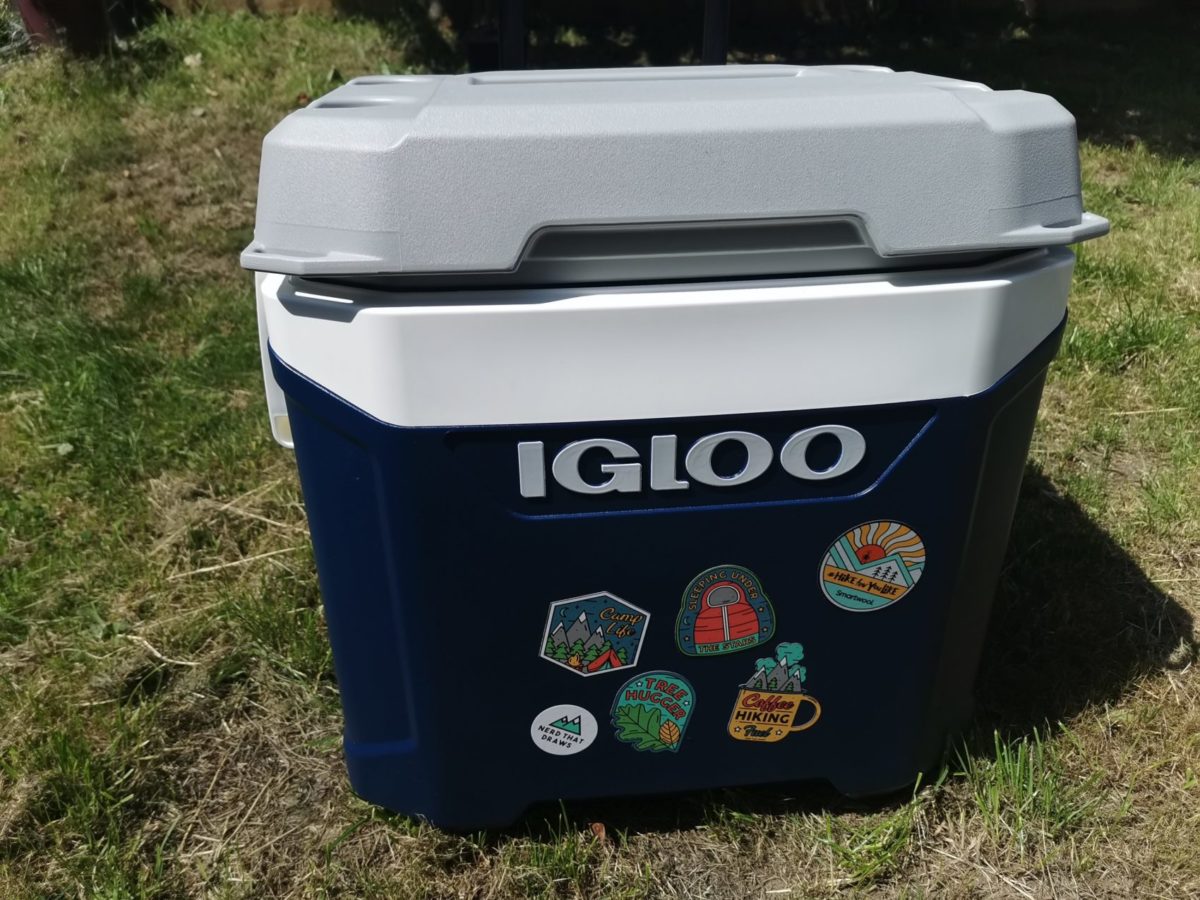 Igloo Maxcold Island Breeze 62 Quart camping cool box