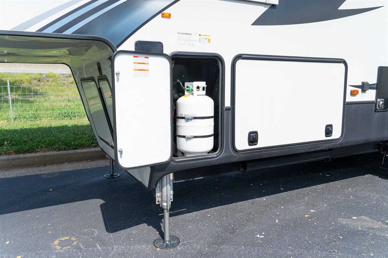 5th-wheel-tank-how-to-connect-propane-10-2022 