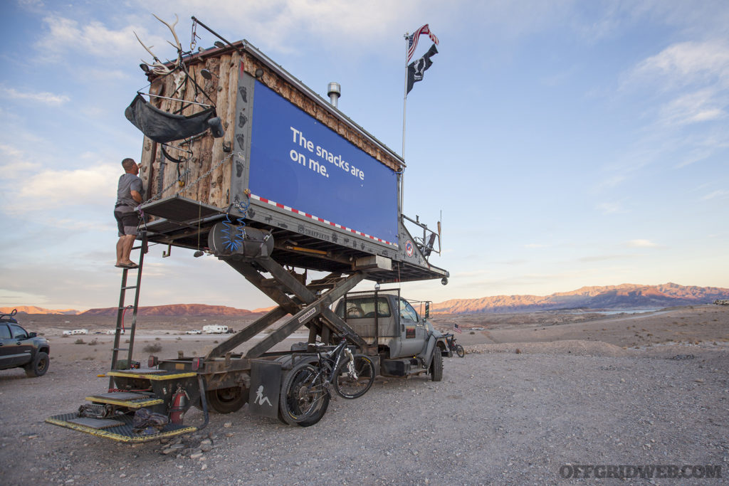 Snakpak: A Pilot’s Off-Grid Home on Wheels