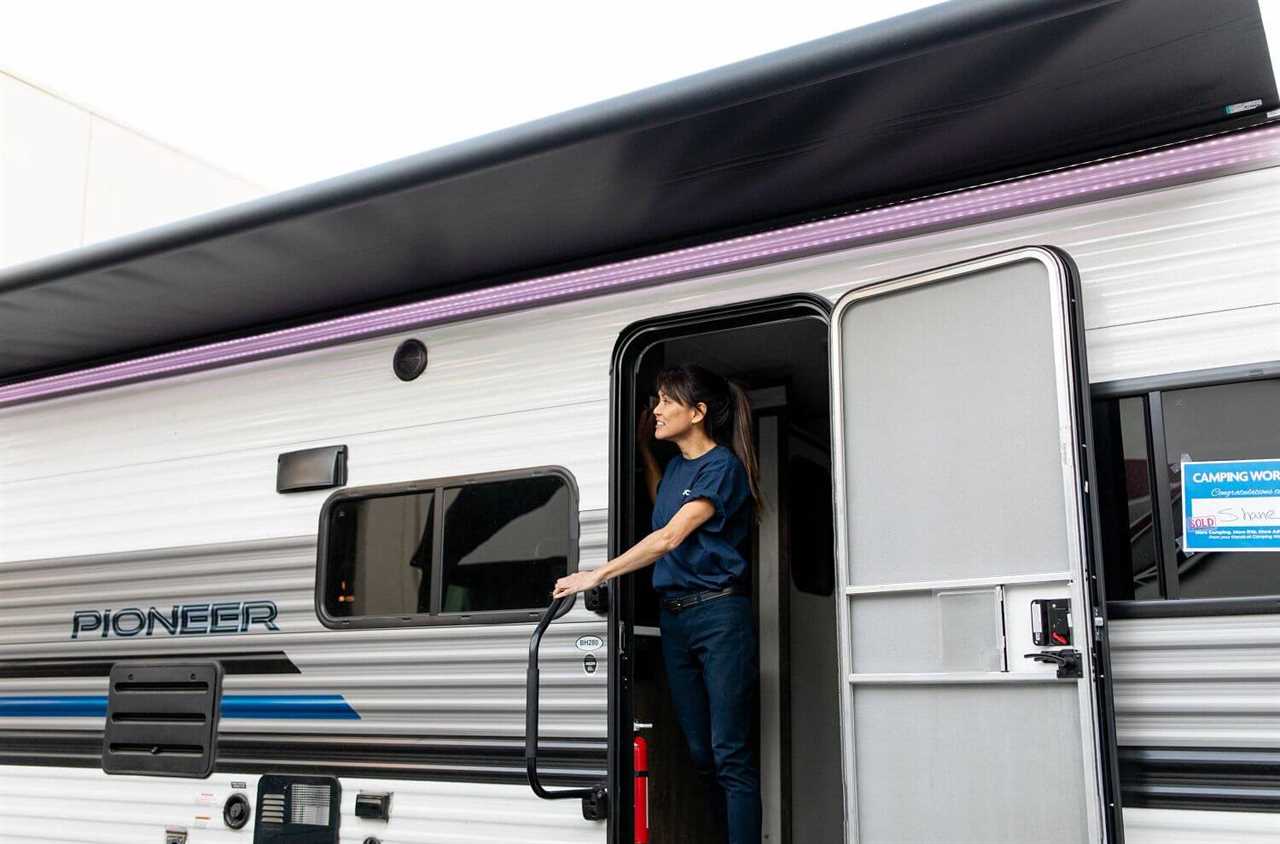 partially-extend-guide-to-rv-awnings-11-2022 