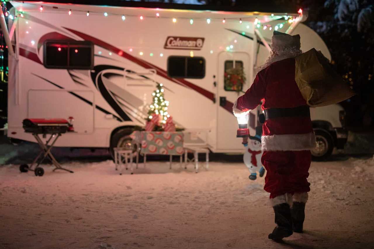 decorate-hosting-the-holidays-in-your-rv-12-2022 