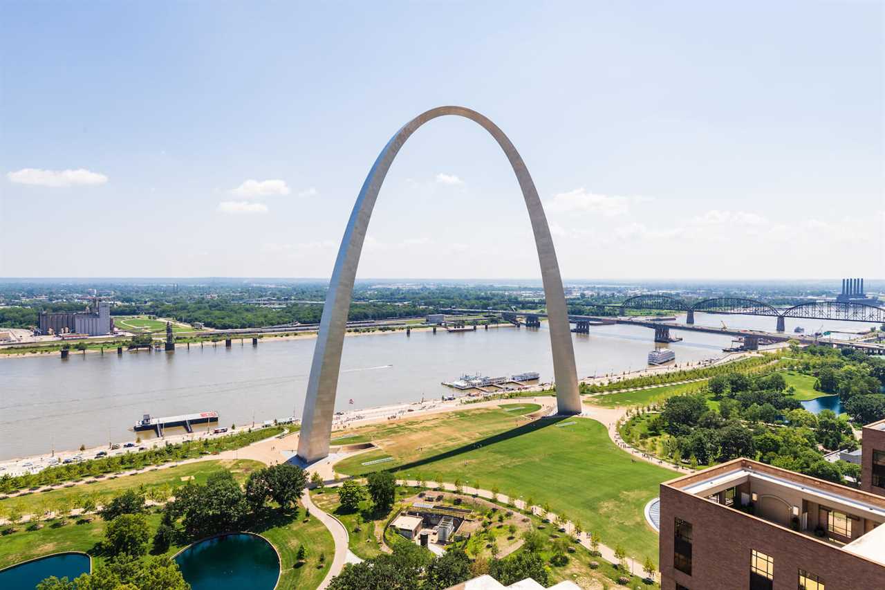 why-visit-guide-to-rving-gateway-arch-national-park-02-2023 