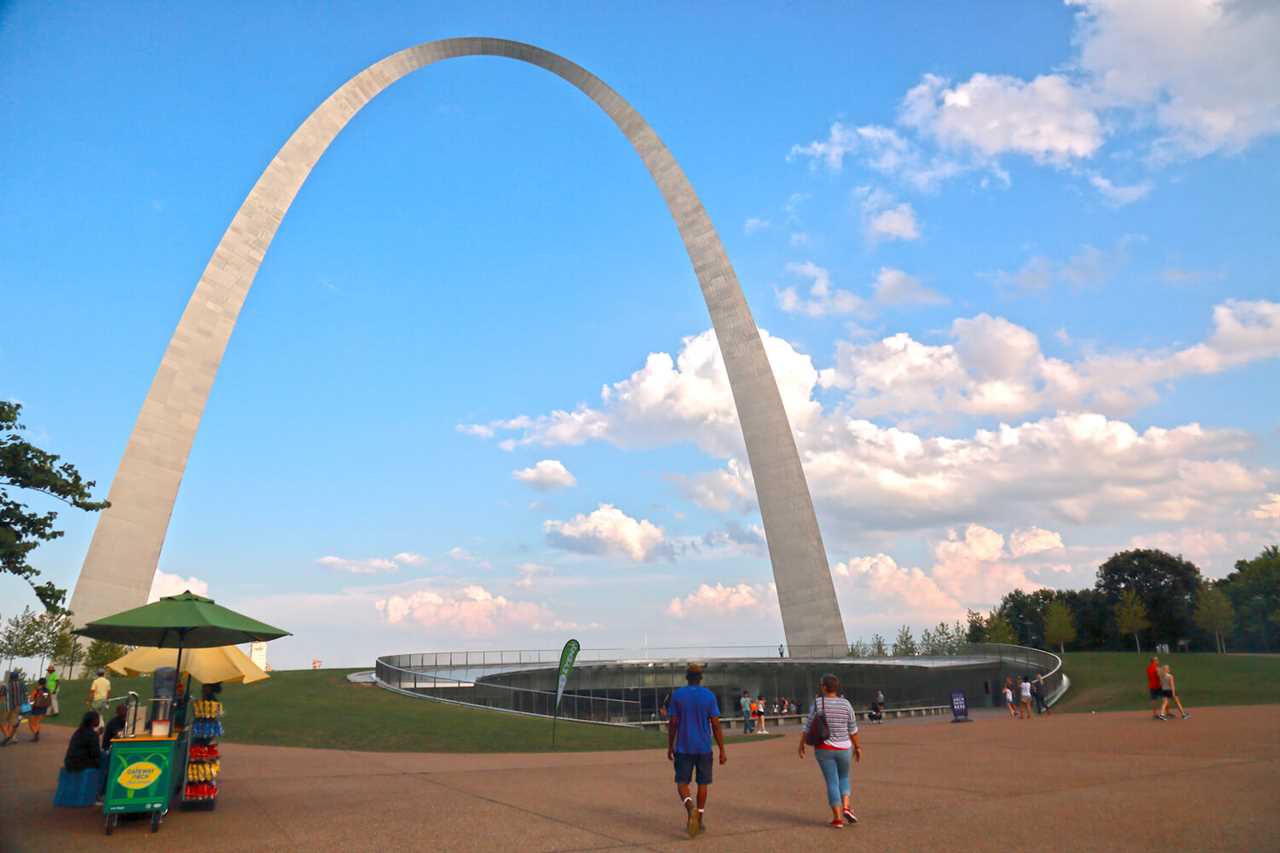 visit-tips-guide-to-rving-gateway-arch-national-park-02-2023 