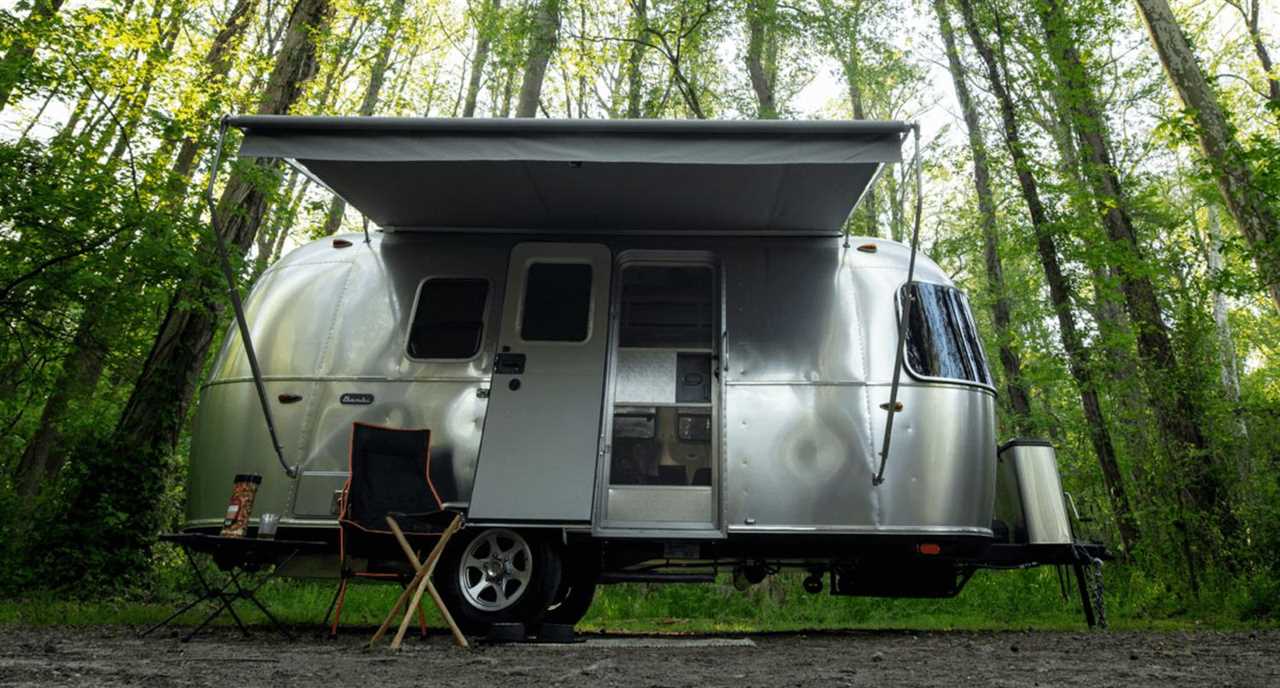 airstream-bambi-best-single-axle-campers-02-2023 