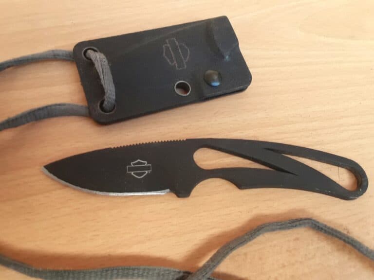 a fixed-blade EDC knife