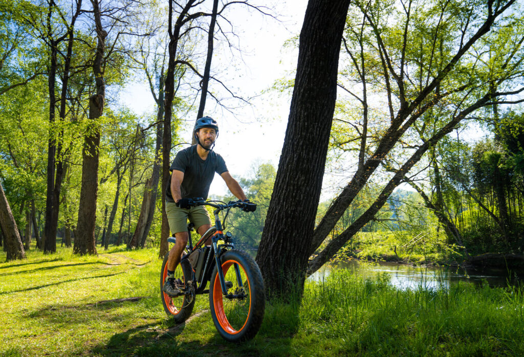 riding-ideaplay-electric-mountain-bike-05-2023 