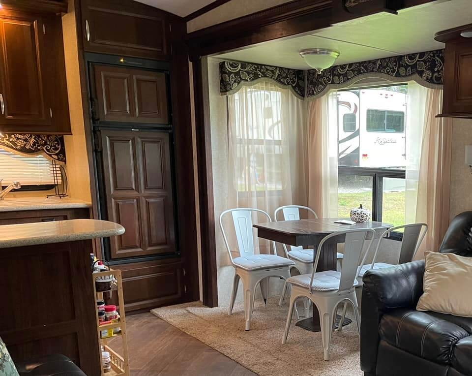 lisa-lescarbeau-rv-dinette-ideas-03-2023 