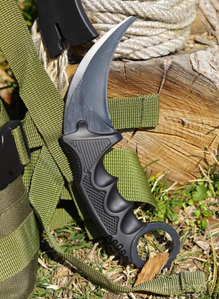 a karambit knife