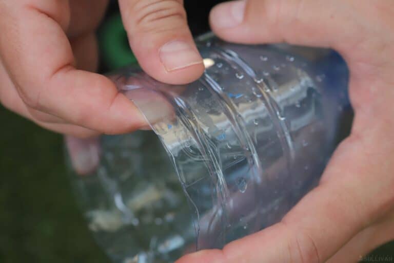 edges of the plastic bottles aligned