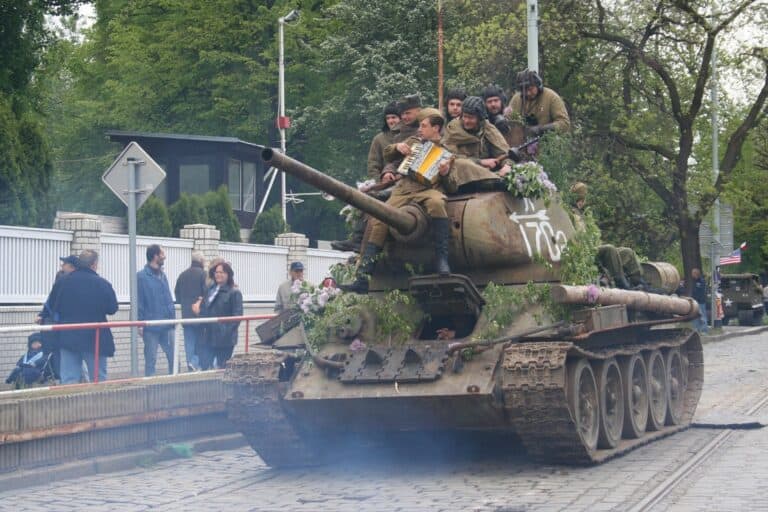 tank with soldiers in the streets