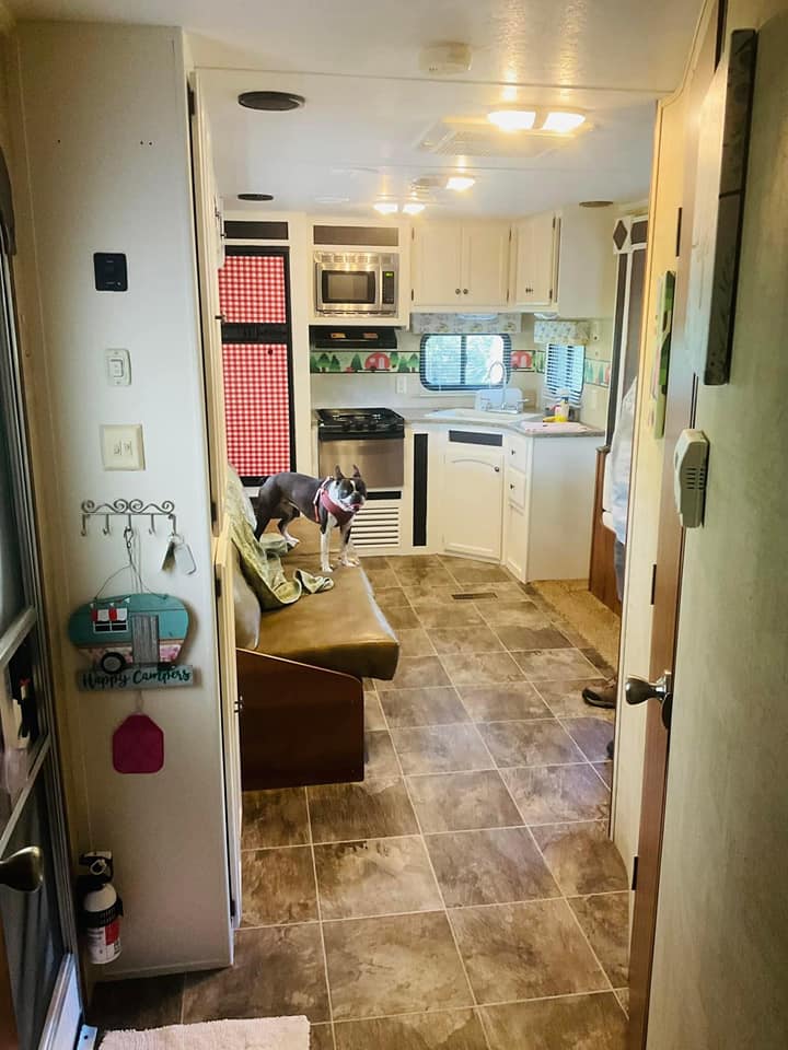 RV Interior painted off-white with dark border