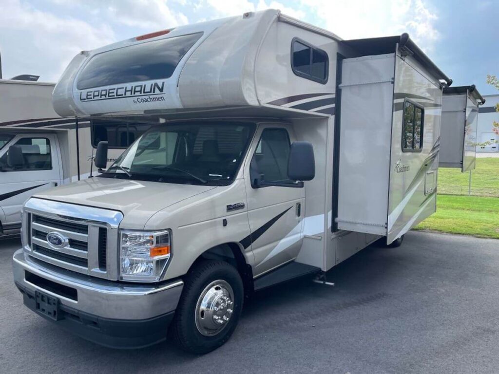 Coachmen Leprechaun 260DS