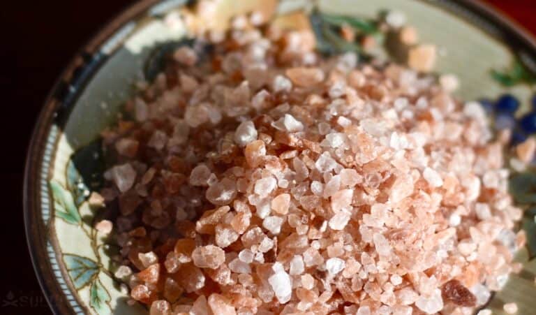 Himalayan salt in bowl