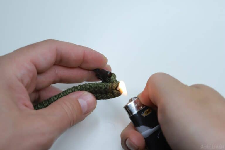 fishtail paracord bracelet melt the second free end