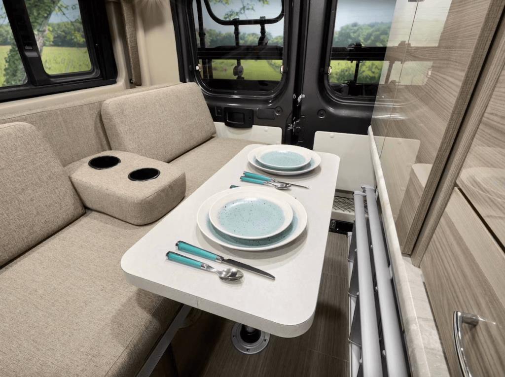 thor-scope-18m-kitchen-best-rv-for-solo-travel-09-2023 