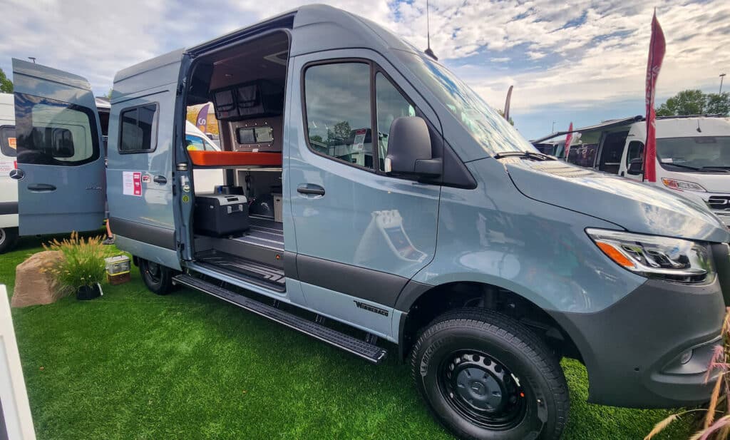 Winnebago Adventure Wagon 70SE exterior