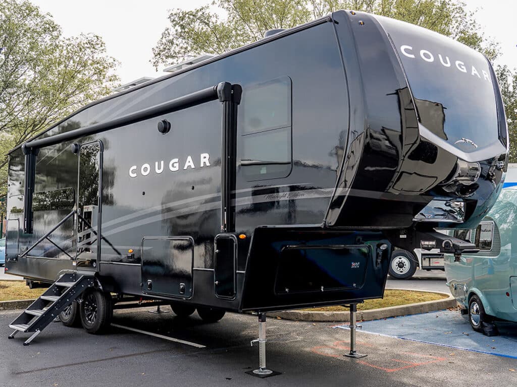 Keystone Cougar 260MLE Midnight Edition exterior