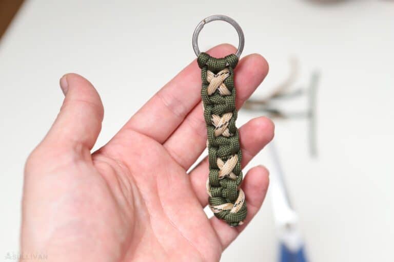 crisscross solomon paracord keychain