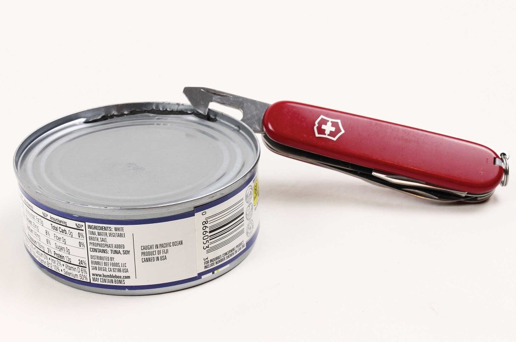 -5-surprising-uses-for-the-swiss-army-knife-tuna-can-stove-001