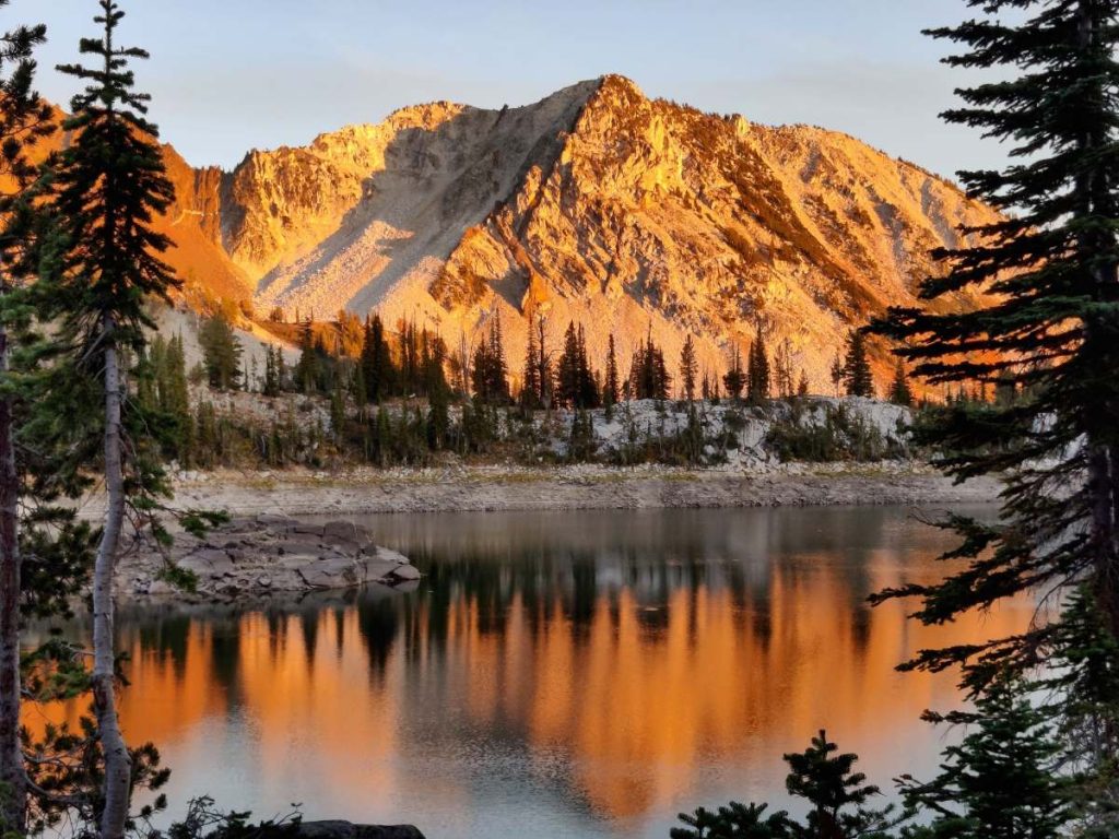 6 Beautiful Backpacking Loop Trails in the Pacific Northwest