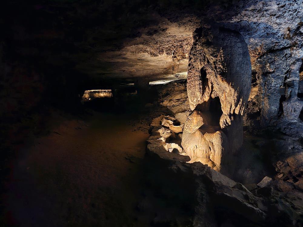 Devil's Armchair Gothic Avenue Mammoth Cave