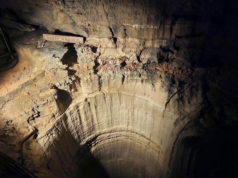 Bottomless Pit Mammoth Cave