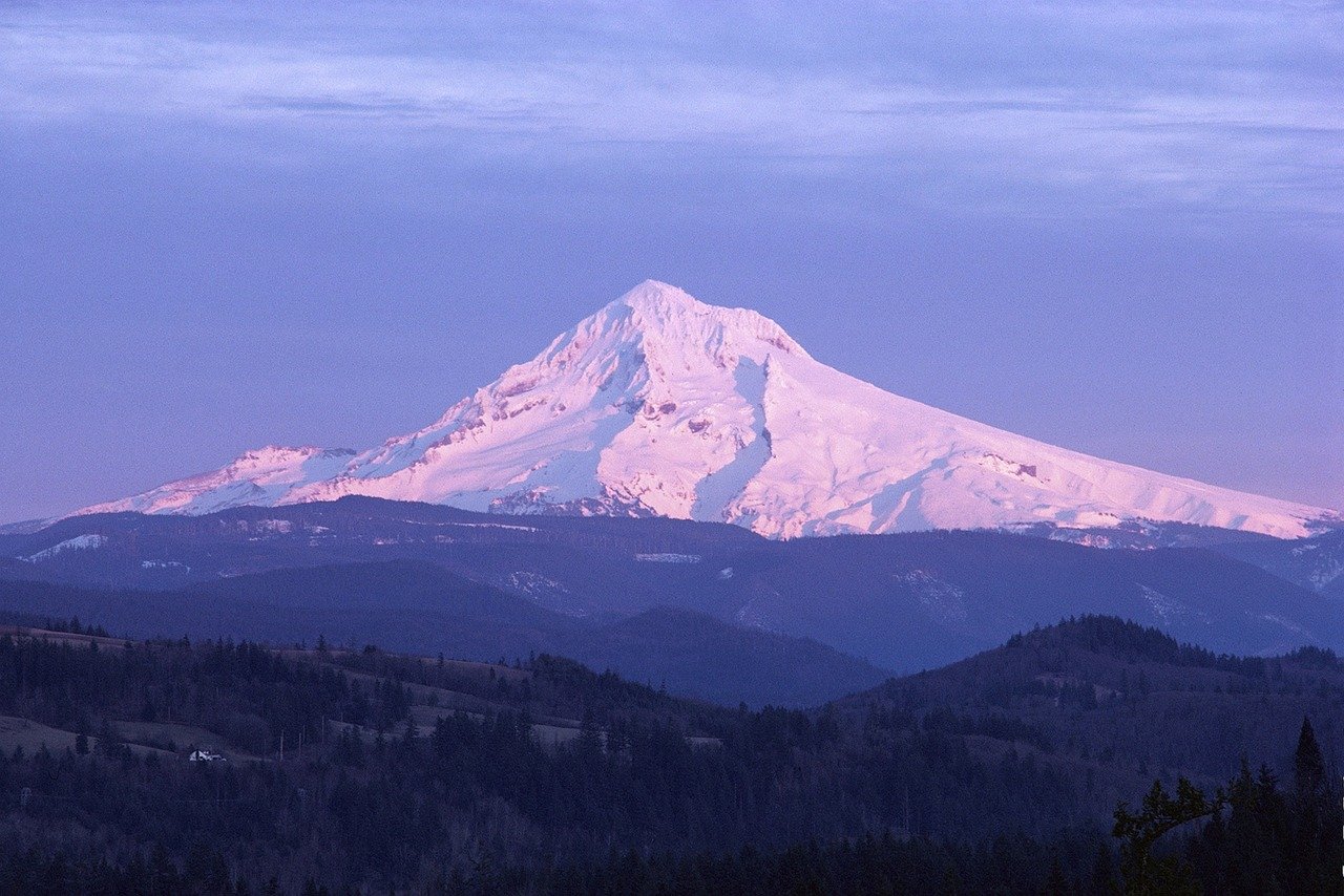 Mount Hood is Experiencing its First Blizzard in a Decade