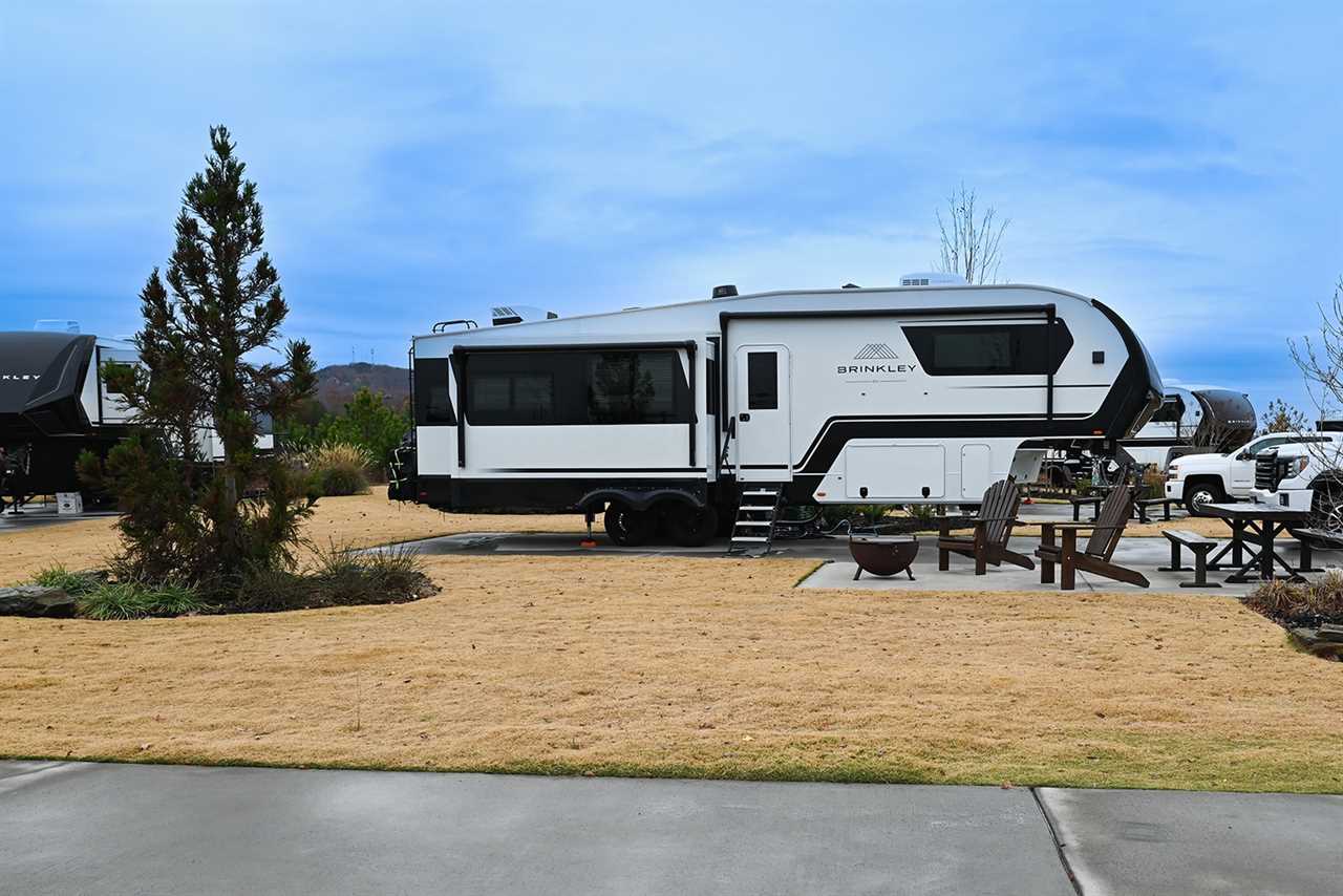 Fiver Fifth-wheel parked in space at Taloma Ridge