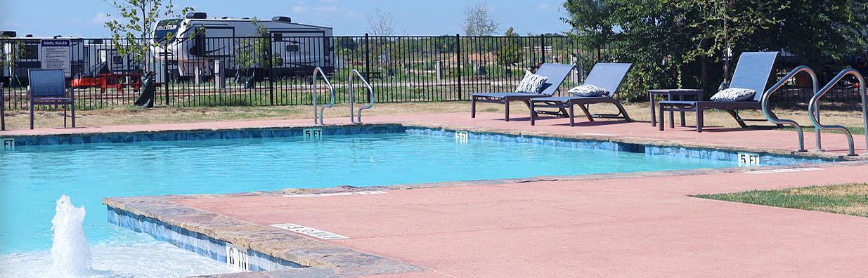 L-shaped pool with RVs in background.