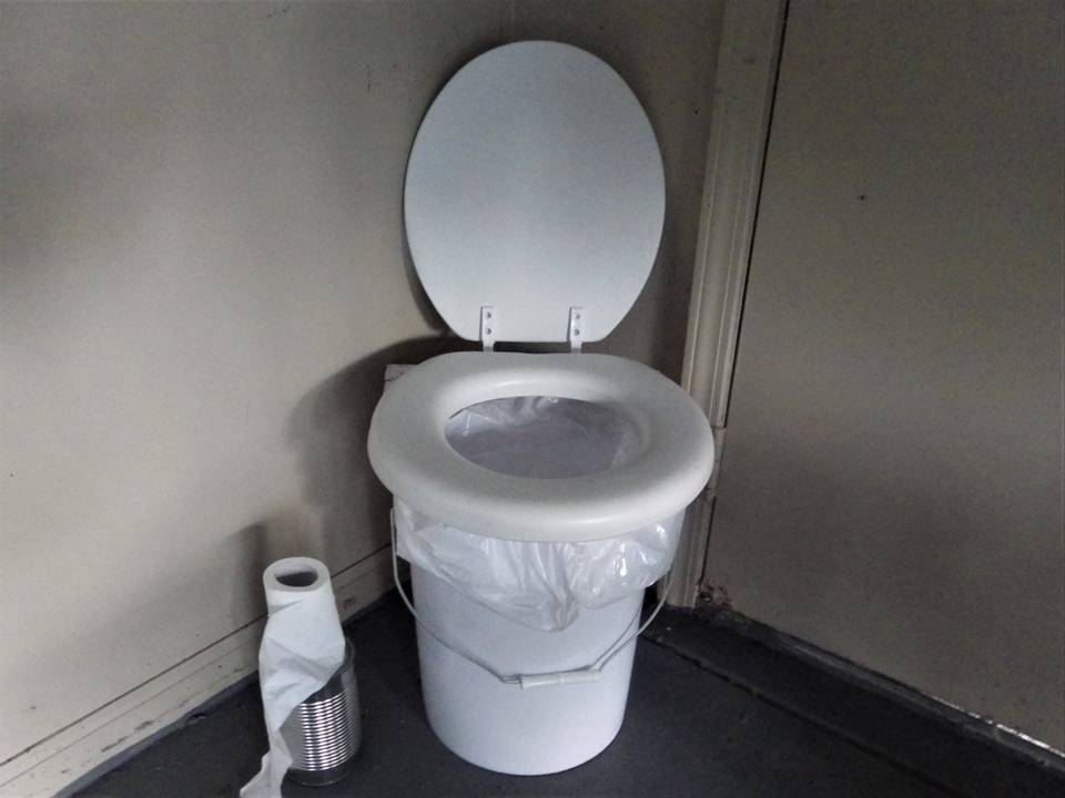 BUCKET TOILET