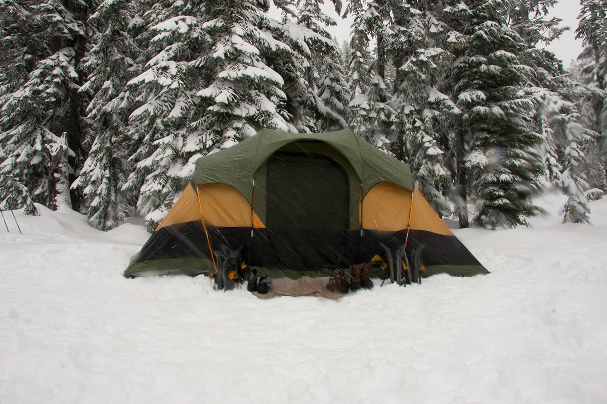 winter- camping-tips-to-make-it-fun-and-safe