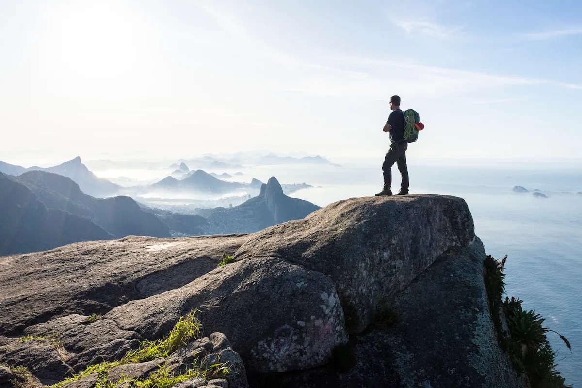 Hiker Falls 500 Feet From Rock in Rio de Janeiro (Video)