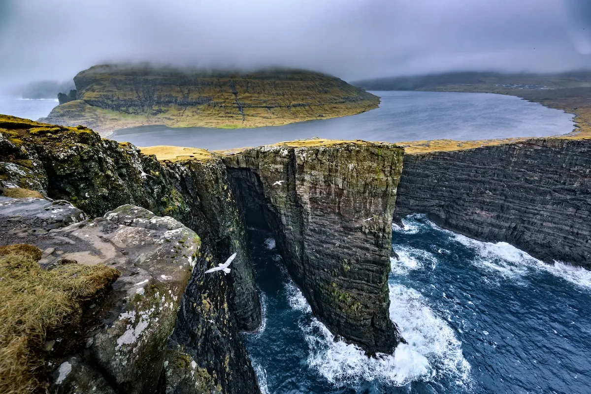 Have You Heard of This Lake That ‘Floats’ Above the Ocean?