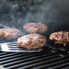 WATCH: Black Bear Raids Grill, Eats Burgers in Tennessee